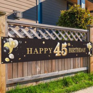 Joyeux 45e bannières d'anniversaire applaudir à 45 ans d'anniversaire à la maison en plein air.