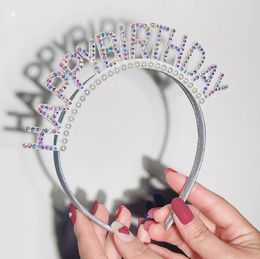 Gelukkige Verjaardag Hoofdband voor Meisjes Vrouwen Crystal Party Top Hoeden Strass Parel Satijn Tiara Sparkly Haarband Feestdecoraties Benodigdheden