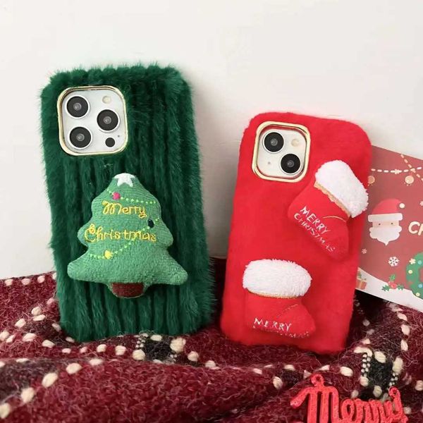 Feliz teléfono celular nuevos casos año árbol de Navidad botas de felpa caja del teléfono iPhone 15 14 13 11 Pro Max pelo rojo piel cálida cubierta suave 231026