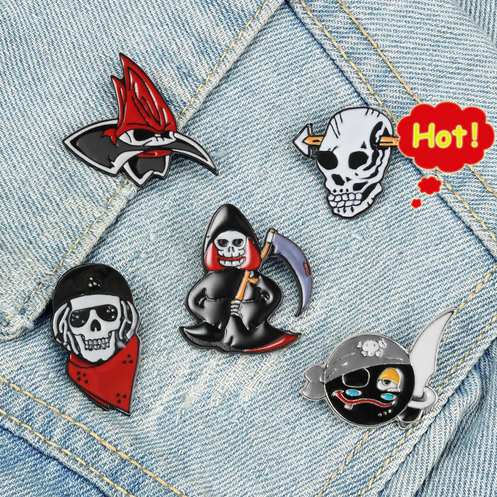 Feliz tema de Halloween broche truco o trato esmalte Pin calavera Grim Reaper fantasma mochila Jeans insignia Dark Punk accesorios amigo