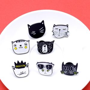 Happy Kitten Big Collection Thème de l'émail Brooch Set 18pcs chat Peter Pan Black and White Cat Family Cartoon Animal Badge3165356