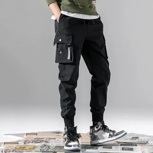 Harajuku Casual vrachtbroek voor mannen Zwarte slijtage-resistente joggerbroek Multi-zakken Mannelijke slanke pant pant streetwear Japans 240531