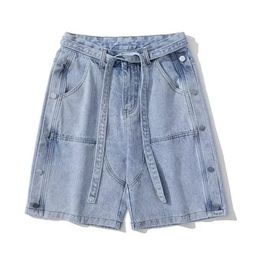 HARAJUKU STREET MENS MENS DENIM Shorts mode Boutons de mode décorés de la longueur du genou d'été tendance masculine couleur solide pantalon court 240417