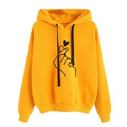 Harajuku Sweat et Sweat à Capuche Femme Oversize K Pop Jaune Rose Amour Coeur Doigt Capuche Casual Hoodies pour Femmes Filles 210930