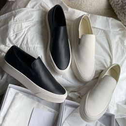 Nordic Nordic minimaliste Niche Luxe-clé Cuir de luxe Cuir Casual Women avec des semelles épaisses et des chaussures en panneau ordinaire d'un pied