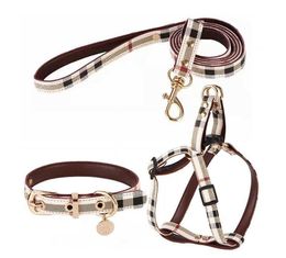 Collares de perros de diseñador de arneses y correa de correa de cuero de cuero estampado suave de cuero clásico de correa para mascotas para perros pequeños chihuahua caniche