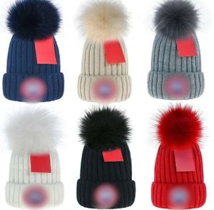 Hat Designer 2023 Hiver tricot beanhat chapeau de laine pour hommes et femmes gros tricot épais chaud fausse fourrure auvent pour les deux sexes