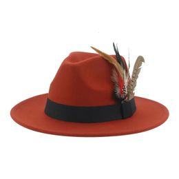 Hoed Fedoras Winter Women hoeden mannen voelden hoed veer luxe mode casual bruiloft decoreren mannen vrouwen fedora chapeau femme motorkap 240401