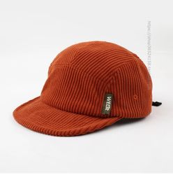 Sombrero femenino otoño e invierno estilo coreano suave ala corta pana gorra con visera retro cinco piezas top sol masculino 231228