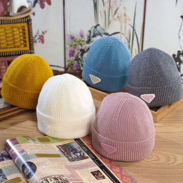 sombrero Sombrero de invierno de lujo Diseñador clásico Gorros de punto otoño primavera mujer y hombreNiño de viaje Moda adulto Otoño Carta de lana al aire libre cálido Novedad Gorros blancos activos