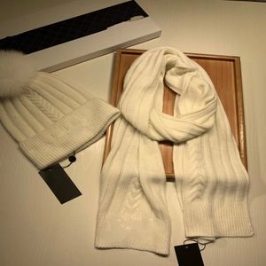 Chapeau Swarf Suit Boutique Designer Winter tricot Hat à deux pièces Production en cachemire Dyarn Technologie de la teinture