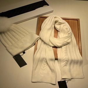 Chapeau Swarf Suit Boutique Designer Winter TreeT Treed Tiped Two-one Cashmere Production Yarn Dyeing Technology Fashion Polydold Warm Couple 218W