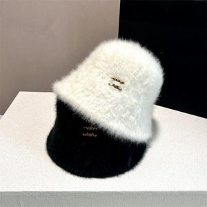 chapeaux Designers Femmes Wide Brim Chapeaux Baux Chapeaux Hiver Chapeau Pure Couleur de lapin Points Lamb Lamb Keep Warm Bobble CHAPE FURT