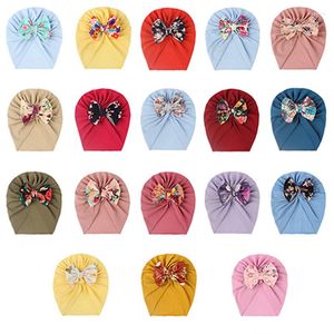 Cappelli adorabili fiori modello fiocchi nati comodi morbidi berretti in cotone lavorato a maglia moda stampa copricapo bowknot regalo di compleanno