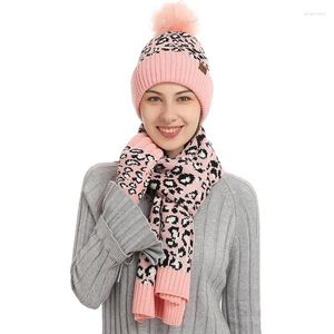 Ensemble de chapeaux, écharpes et gants, un ensemble de trois pièces de chapeau et d'écharpe pour garçons et filles, joli tricot en laine léopard chaud pour l'hiver
