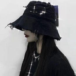 Chapeaux Avare Bord Chapeaux Noir Harajuku Mall Goth Chapeau Femmes Hommes Fille Punk Emo Sombre Académique Esthétique Croix Casquettes Fée Grunge Seau Alter