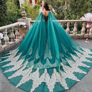 Haute Couture magnifique vert brillant Quinceanera robes or Applique robe de bal princesse fête d'anniversaire douce avec Cape gothique