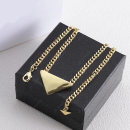 Avoir des timbres collier pendentif triangle 18K or designer colliers collier cadeau de fête des femmes bijoux de haute qualité avec boîte