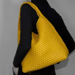 HBP 2023 tissé à la main en cuir souple mode mère baga paresseux Style sac fourre-tout grande capacité unique épaule femmes sac sacs de plage