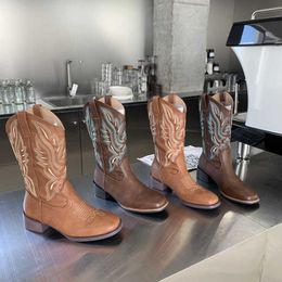 HBP Bottes Brown Western Cowboy Femmes S 2022 Nouveau Slim Vmouth Broderie Tête Carrée Talon Épais Moyen Barrel Chevalier Bottes 221018