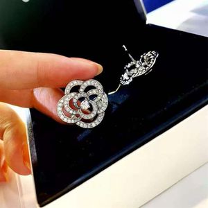 HBP Diamond ingelegde Rose Mountain Camellia oorbellen vol met diamant 925 zilveren eenvoudige persoonlijkheid net rode dames mode jood2518
