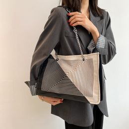 Sacs de shopping de mode HBP propre marque d'usine grande capacité avec sac cosmétique femme sac à main de banlieue fourre-tout à bandoulière femmes