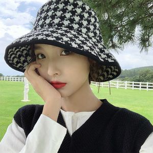 HBP Chapeaux Japonais et large style coréen All-Matching Sunof Netting Red Ins Big Brim Houndstooth Backet Hat Winter P230327