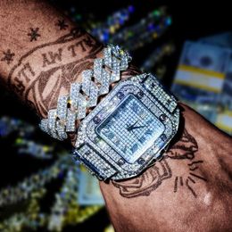 HBP Hip Hop Bling Iced Out Montre Bracelet pour Femmes Coeur Cristal Cluster Tennis Chaîne Hommes Miami Bijoux Cadeau 220711225z