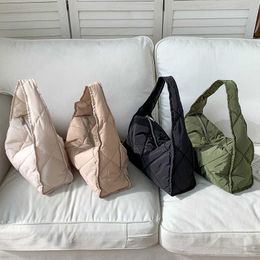 HBP Non-Marque Usine En Gros De Haute Qualité Coton Fourre-Tout Sac À Main En Nylon Élargi Vert Olive Personnalisé Puff Tissu Main