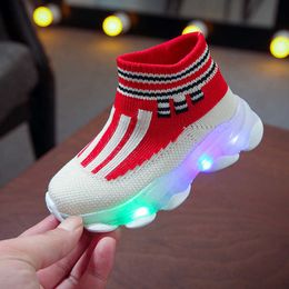 HBP Niet-merkmode Goedkope zwart rode kleuren Unisex USB-oplaadlicht Hoge platte LED-schoenen voor kinderen