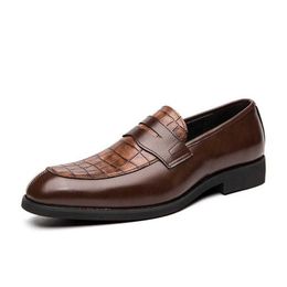 HBP Non-Merk Hoge Kwaliteit Pure Kleur Slip-on Ademende Casual Loafers Big Size Mode Puntschoen Jurk schoenen voor Man