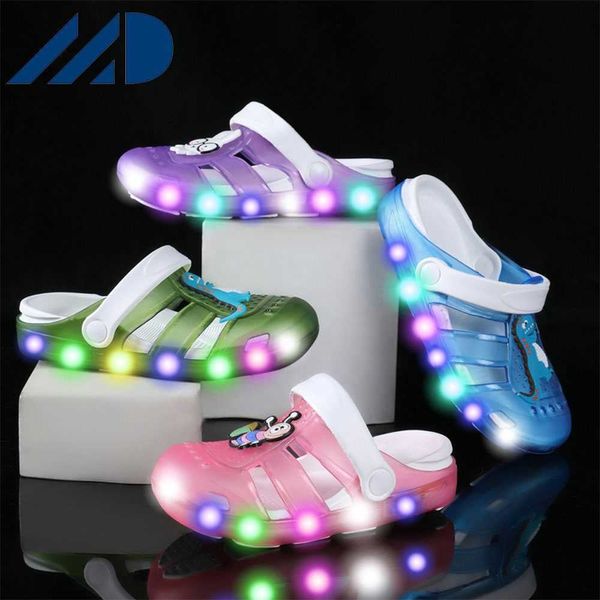 HBP Non-Brand Hot Summer New Children Fashion Cartoon Outdoor Holes Sandalias Ligeras Antideslizantes Luces Intermitentes Planas para niños