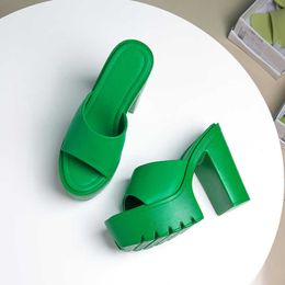HBP Niet-gloednieuwe Chaussures Femme Platform Schoenen Luxe Mode Dikke Hoge Hakken Zomer Muilezels Party Designer Sexy Slippers voor Vrouwen