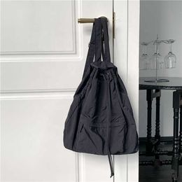 HBP Non-Brand Nouveau design Sacs à bandoulière de grande capacité pour femmes Pull Ruché Sac à dos en nylon Sacs à dos de sport décontractés