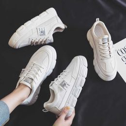 HBP Niet-gloednieuwe hoogwaardige ademende sneakers Wit Pu-leer Beige Veterschoenen Casual platform-wandelstijlschoenen