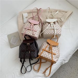 Paquete HBP Bolsos femeninos 2021 Otoño e invierno Última textura de moda Hombro Bolso pequeño Personalidad Mujer Mochila Crossbody Messen215Y