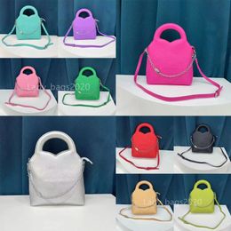 Diseñador de lujo Cadena Cubo Bolsa Colores del caramelo Totes Mujeres Sólido Crossbody Bolsas Capacidad Bolso Acero Impreso Carta Banquete Monedero Material Embrague de cuero