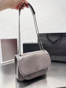 HDMBAGS2023 Sac de messager Niki en cuir souple classique Sac de créateur sacs à bandoulière à rayures de mode sacs fourre-tout à chaîne pour femmes noir sac argenté pour femmes