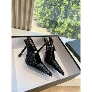 Head Lady Pump Saiint Lourent Chaussure à talons hauts Designer de fer 24 Nouveau carré à tête d'eau diamant chaussures en métal boucle de ceinture sandales parc même style mince femmes JYVT