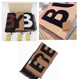 Foulard avec boîte Designer Foulard en cachemire Designers Mode Foulards d'hiver Doux Grande Lettre Conception réversible pour Homme Femmes Châle 3 Couleur Top Qualité