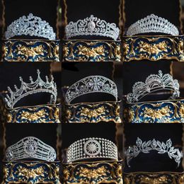 Bandons Deluxe Cubic Zirconia Crown Crystal Bride Tiaras Baroque Rhingestone Decoration Diamond Dubai Jewelry Party Mariage Accessoires de cheveux Q240506