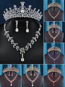 Coiffes 1pc Bride Righestone Crown Tiara Veil Collier Set of Three Girls Performance Birthday Gift Gift Accessoires