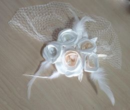 Hoofddeksels Aankomst in Stock White Feather Beading Tule Wedding Veil Decoratie voor Bruids Party Accessories