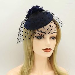 Headpieces fedora hoed voor vrouw mesh garen haar clips bruiloft kleine top vrouwelijke Britse retro elegante charmante accessoires