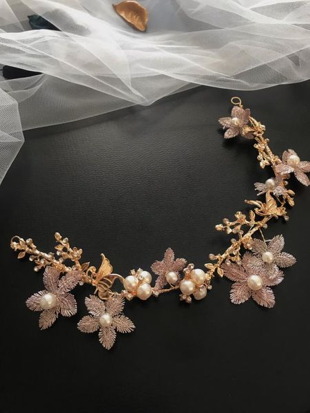 Coiffures bandeau à fleurs roses, accessoires de mariée floraux exquis