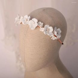 Coiffures à la mode à la main mariée fleur cheveux accessoires mariée blanche grande-petite couronne fille mariage tiare coiffures pour petite amie