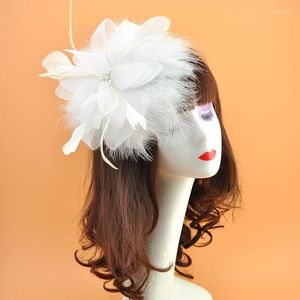 Tocados Accesorios para el cabello de plumas de novia blanca Puesta en escena Cabeza Flor Borde de tul Chuck Malla Horquilla