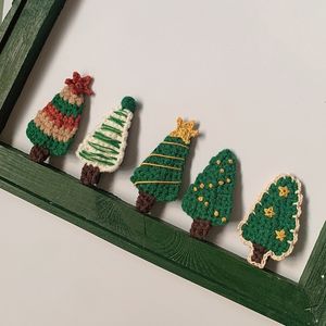 Hoofddeksels Haaraccessoires Kerstboom Haarclip Handgemaakt Geborduurd Wollen Haarornament Gefragmenteerde Haarclip Randclip Kerst Haarornament 231118