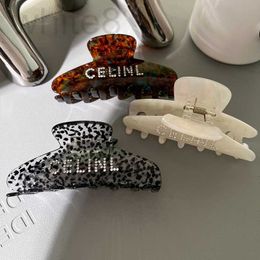 Couvre-chef Accessoires pour cheveux Designer 2023 Nouvelle plaque d'acide acétique Miu avec clip de serrage en diamant, épingle à cheveux de style italien, cuillère à tête arrière, boule Premium WPLZ