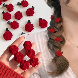 Hoofdkleding Haaraccessoires Koreaanse rode fluwelen Rose Hair Clips voor vrouwen kleine bloemhaardenjes meisjes elegante haarclip pin barrettes bruiloft haaraccessoires 230517